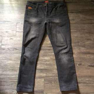 Superdry 刷白灰黑skinny 牛仔褲34*34