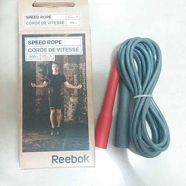 Turbina semáforo exprimir Bnib Reebok Speed Rope Training Jumping Rope 300cm, Sports Equipment,  Exercise & Fitness, Toning & Stretching Accessories on Carousell