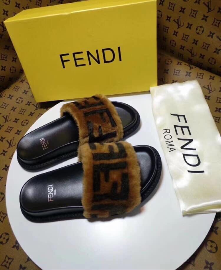 fur fendi slides