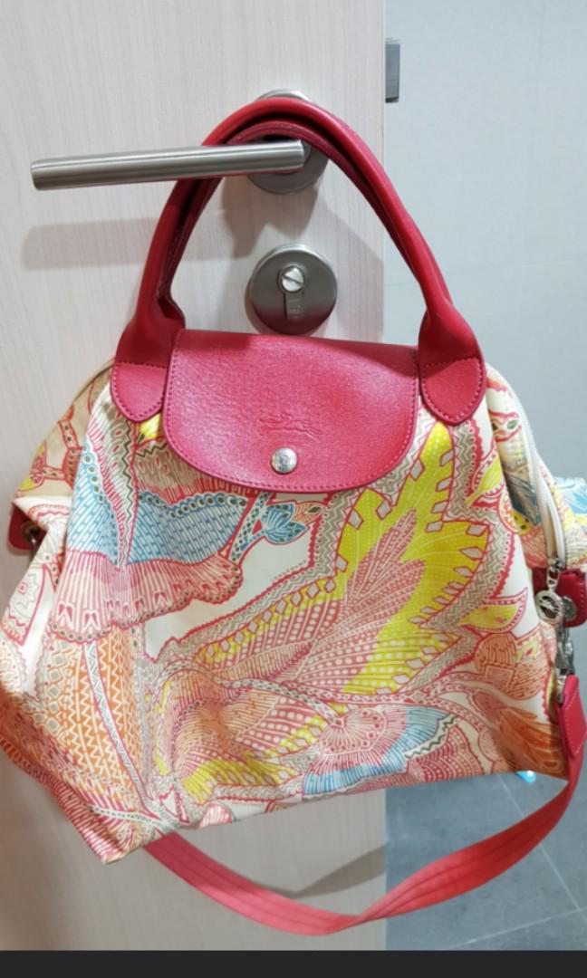 Longchamp Bag limited edition (Category: Tote Bags) located in Singapore. Submitted by cheaperthansale (Listing ID 186189366, Image 1). Description: .