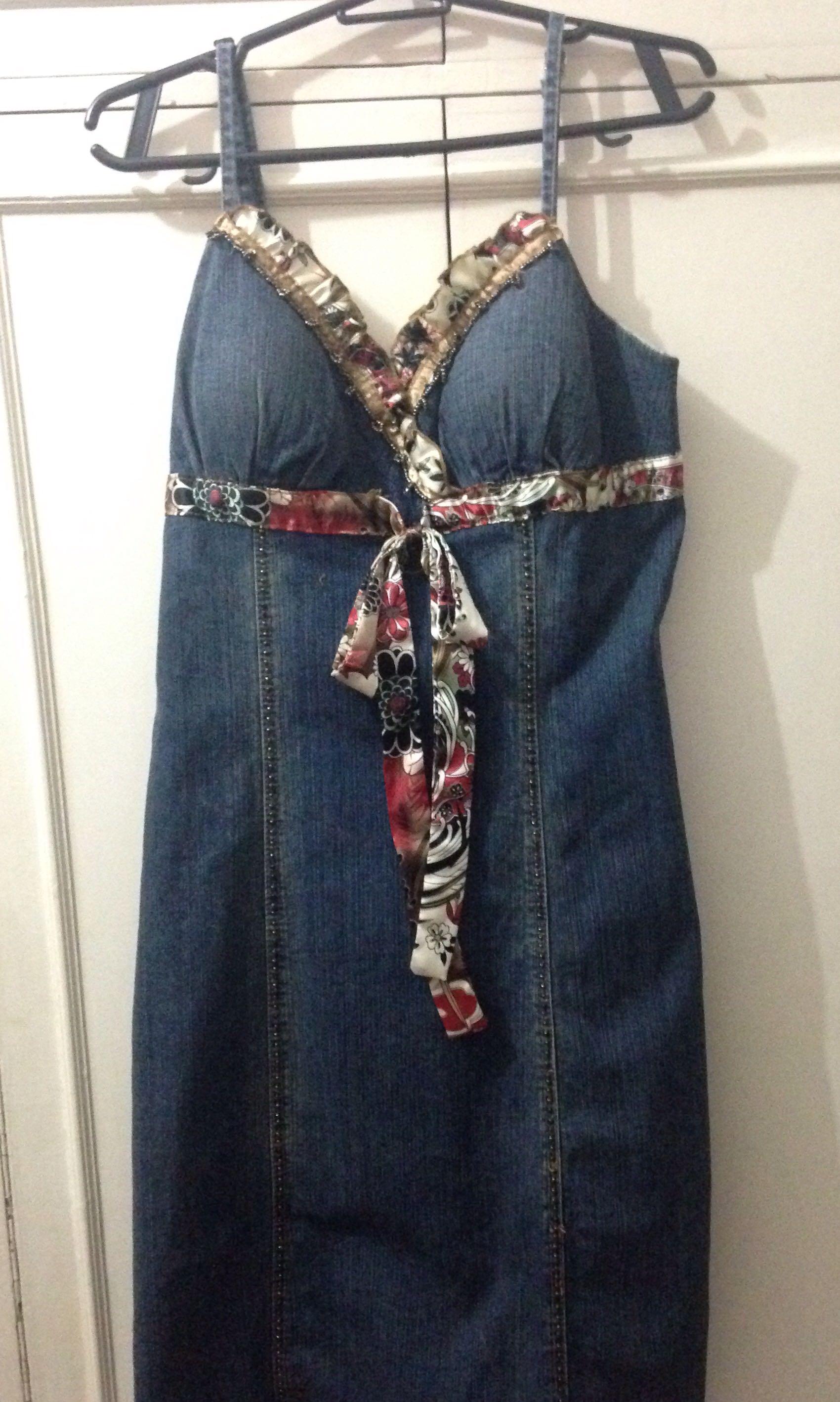 Maong sleeveless dress (Category: Sleeveless) located in Santa Rosa. Submitted by style.elite (Listing ID 186051114, Image 1). Description: ✨ Slightly used ✨ Fits S to M ✨ 10/10 condition.