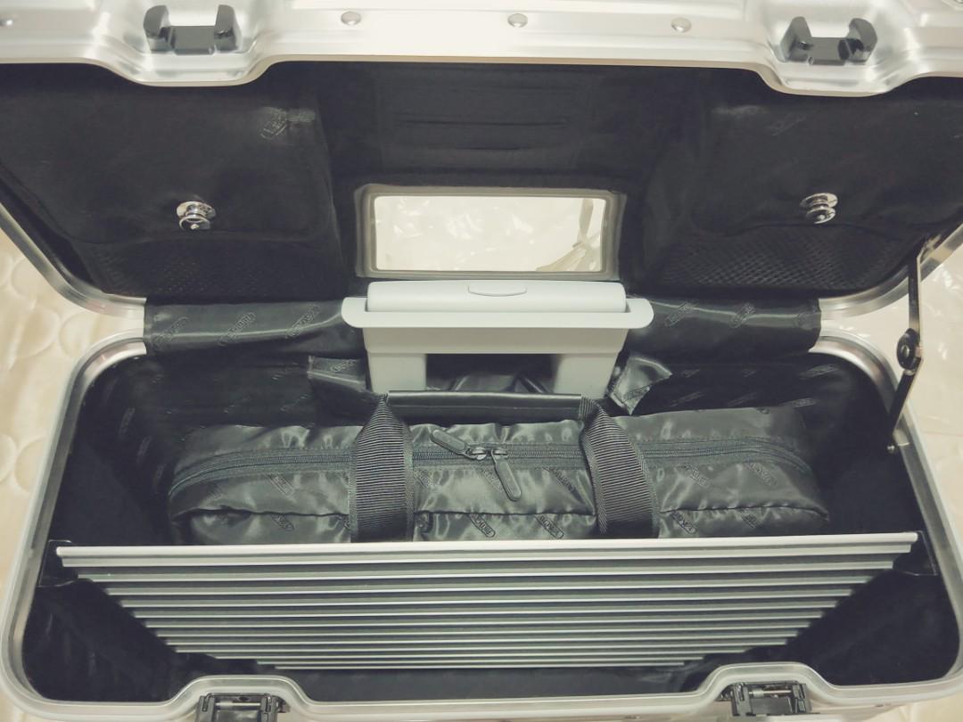 rimowa pilot size