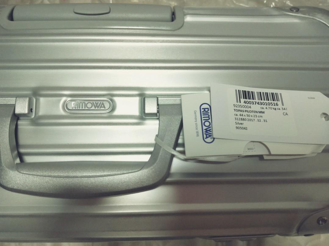 rimowa pilot size