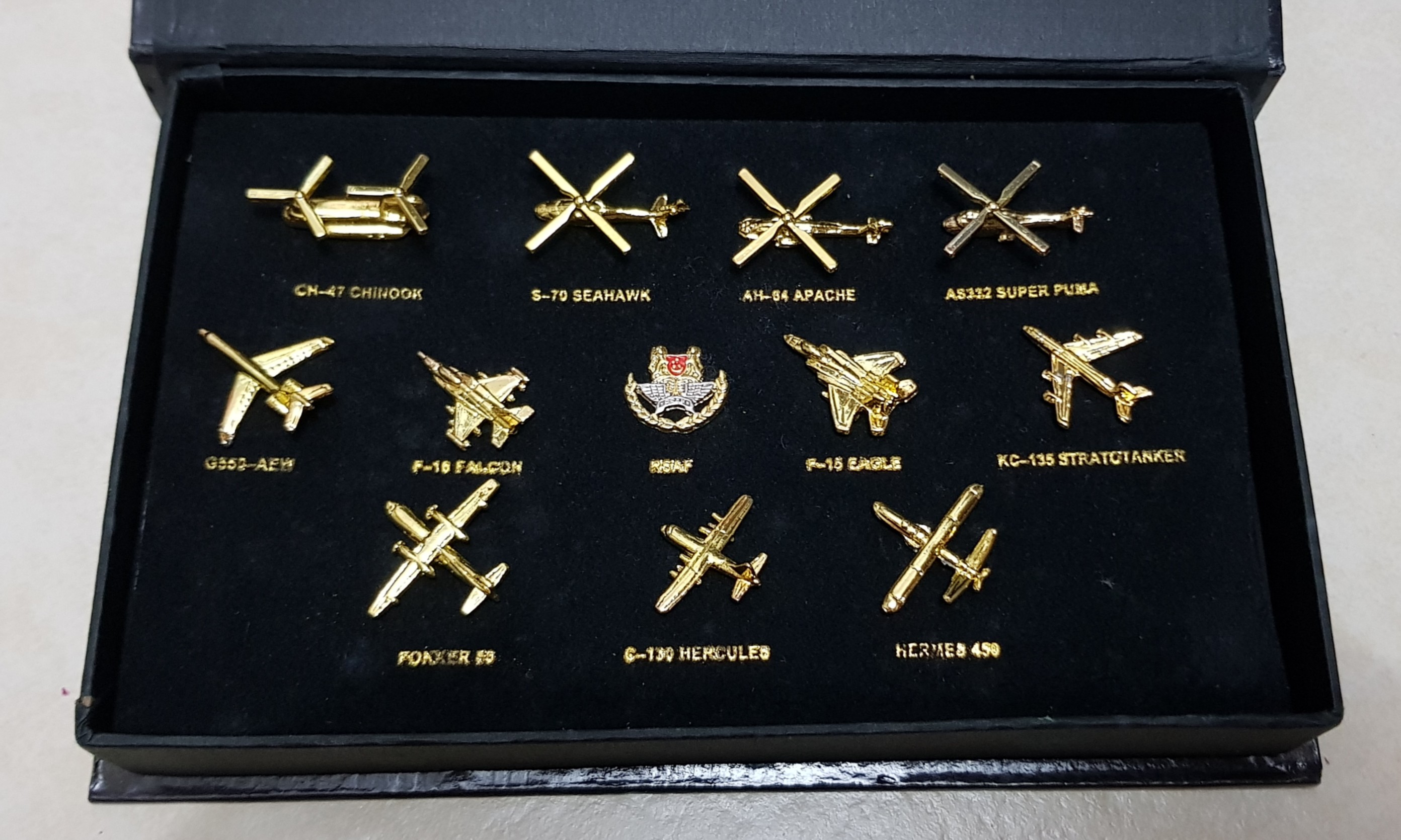 Singapore Air Force Rsaf Lapel Pins Vintage Collectibles Vintage Collectibles On Carousell