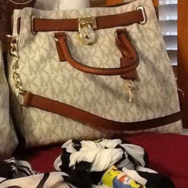 Authentic Michael Kors Bag (Category: Luxury Bags & Wallets) located in Antipolo. Submitted by tereg (Listing ID 57269926, Image 1). Description: Brand new Authentic MK Large Bag Given as a gift from US Price negotiable For fast transaction, please send SMS to 09985385860 No swaps please.