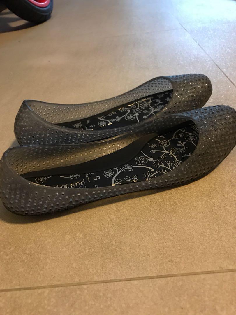 Rain shoes hotsell bata