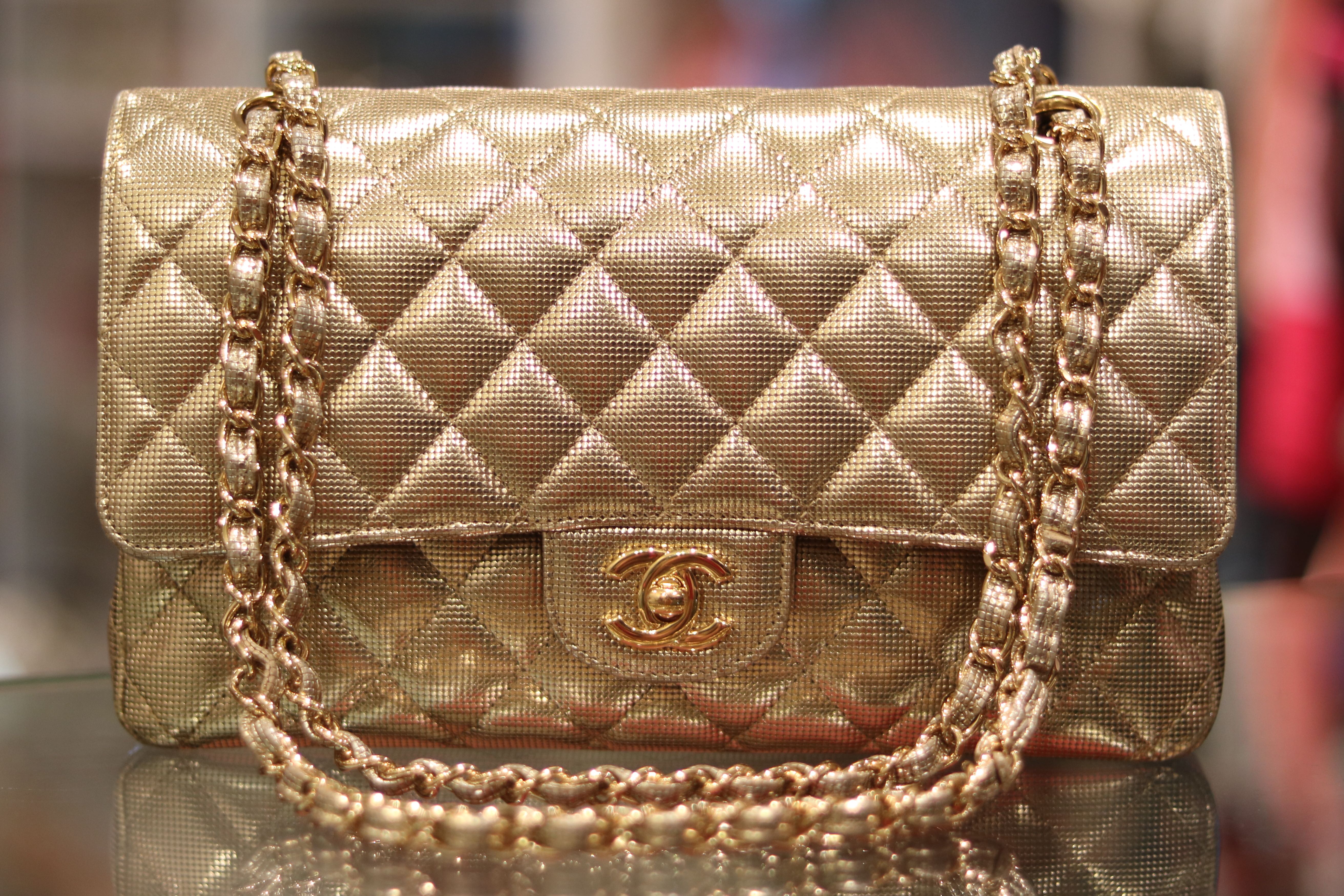 chanel flap bag gold