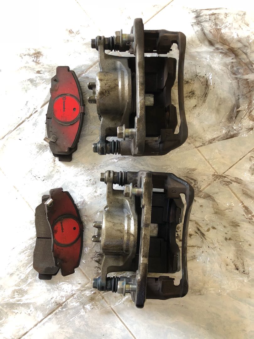 Civic fd stock front brake caliper with brembo brake pads, Auto