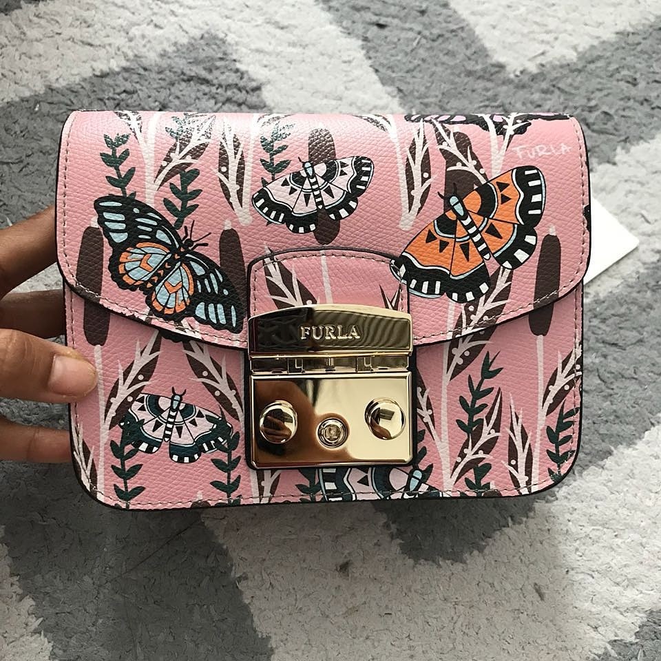 Furla Metropolis Butterflies Barang Mewah Tas Dompet di Carousell