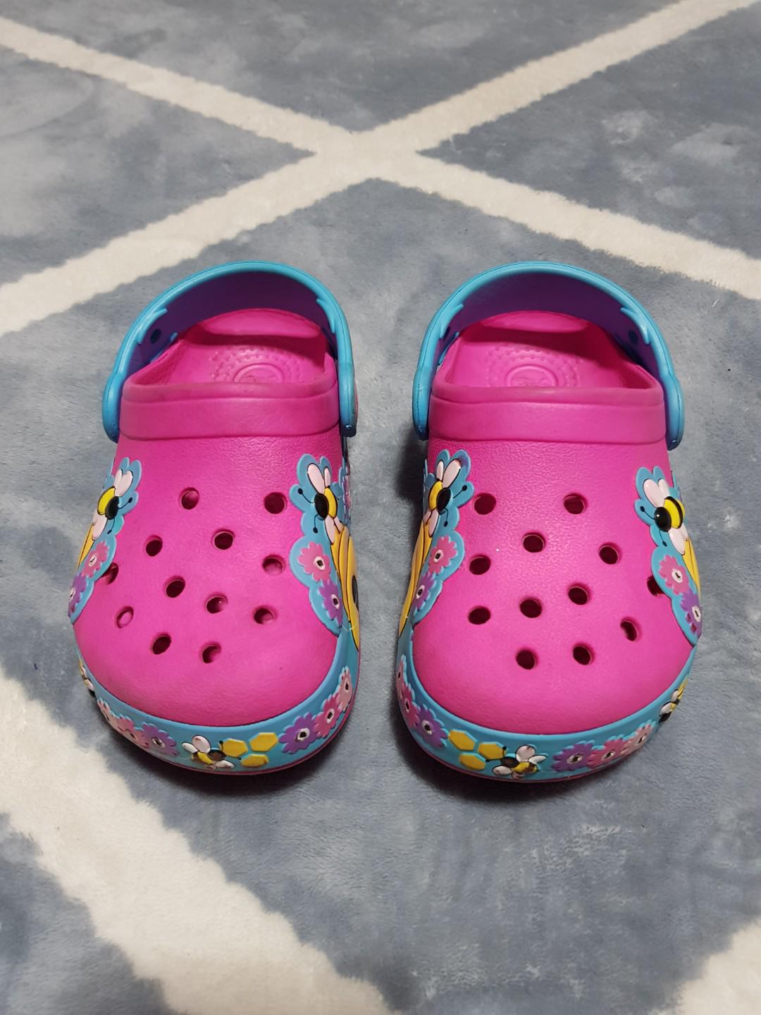 kids pink crocs