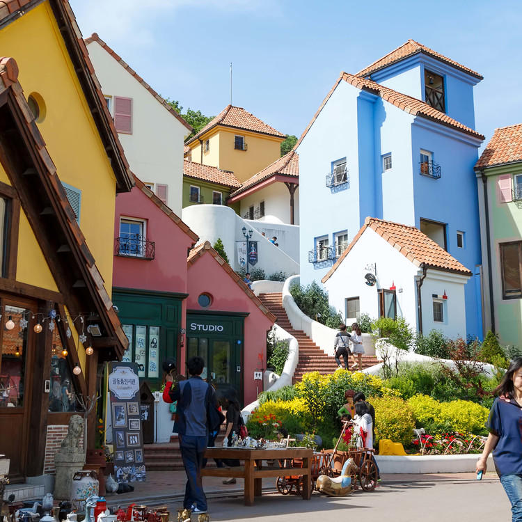 Nami Island, Petite France, Garden of Morning Calm, Gangchon Rail Bike Day Trip from Seoul (S.A Tour) (Category: Overseas Attractions) located in Atherton. Submitted by klook_official_au (Listing ID 186327674, Image 2). Description: Visit the picturesque and famous Nami Island, where you can enjoy its beautiful and romantic natural landscape.
