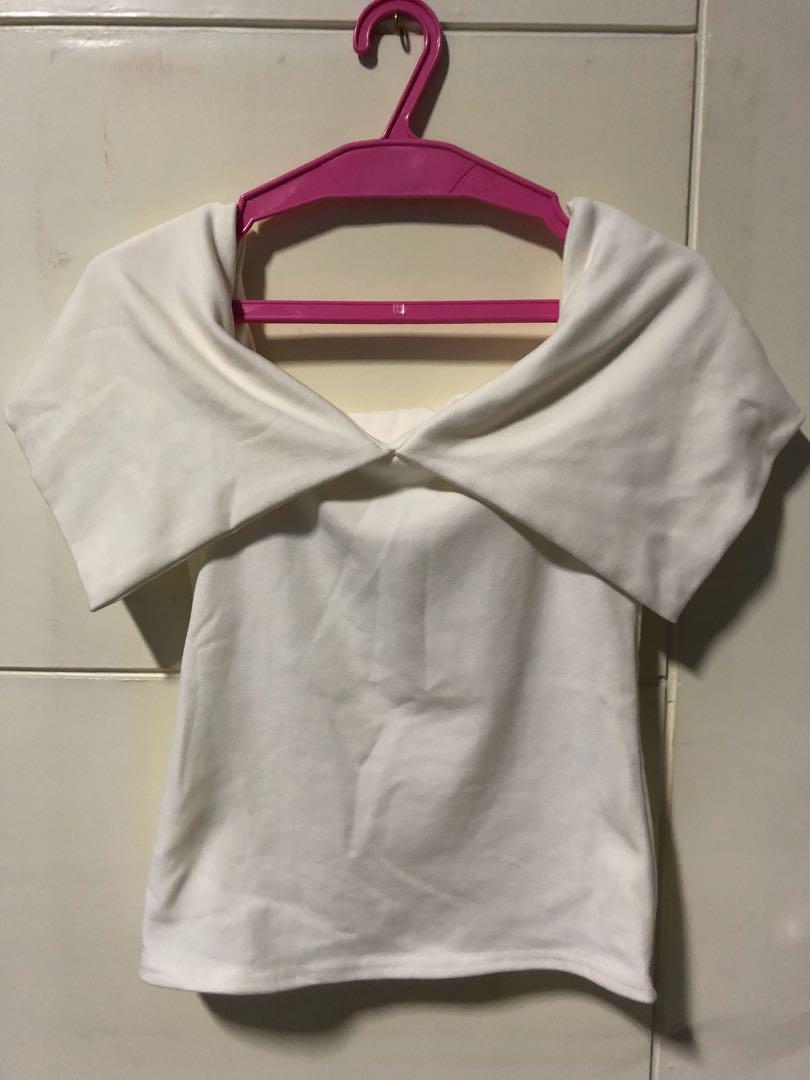 Off shoulder white top (Category: Sleeveless) located in Mandaluyong City. Submitted by blakehip (Listing ID 186276036, Image 1). Description: a very classy off shoulder top too bad it doesnt fit me just pair it with a skirt or a pants , great for ootd .