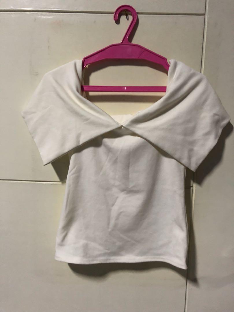 Off shoulder white top (Category: Sleeveless) located in Mandaluyong City. Submitted by blakehip (Listing ID 186276036, Image 2). Description: a very classy off shoulder top too bad it doesnt fit me just pair it with a skirt or a pants , great for ootd .