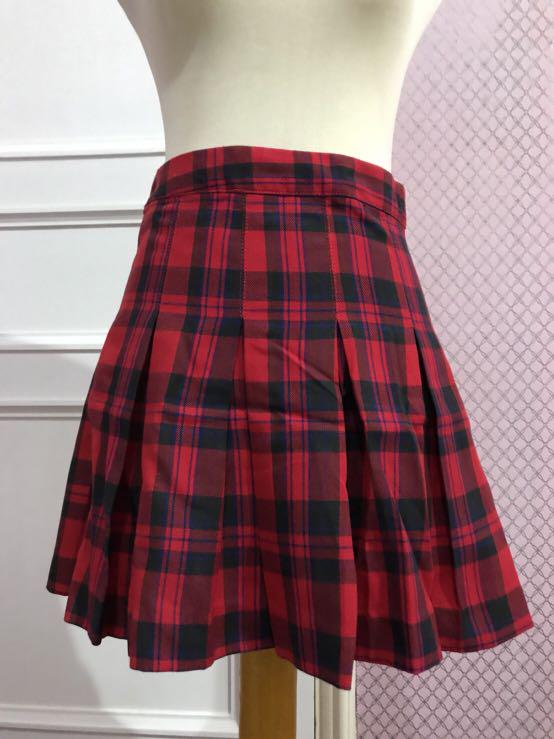 Rok Kotak Kotak Merah H M Fesyen Wanita Pakaian Wanita Di Carousell