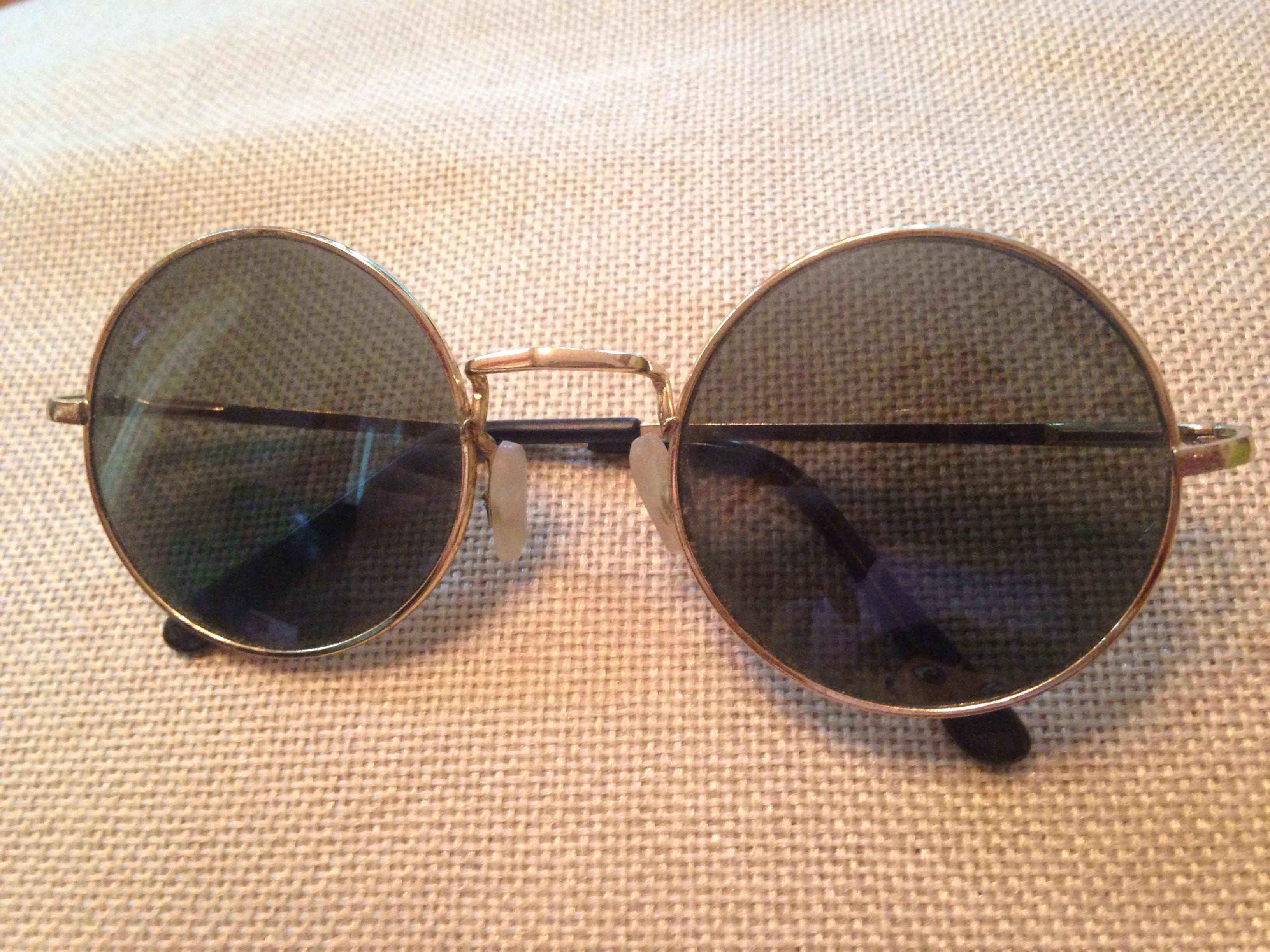 Round fashion sunglasses (Category: Sunglasses & Eyewear) located in Santa Rosa. Submitted by style.elite (Listing ID 186259123, Image 3). Description: ✨ Used only once for presentation.