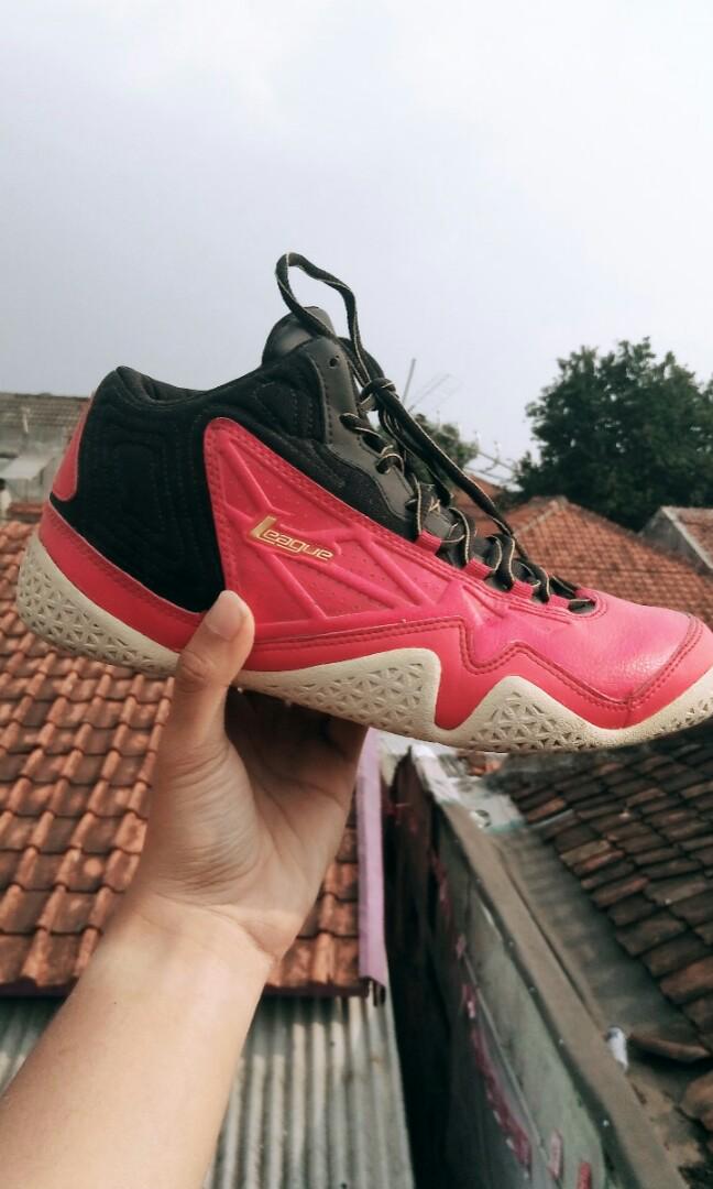 Sepatu Basket League Levitate Olah Raga Perlengkapan Olahraga Lainnya Di Carousell