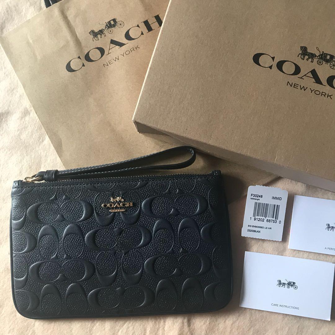 iphone wristlet coach