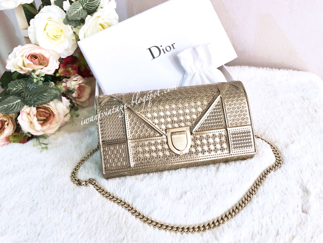 Diorama wallet best sale on chain gold