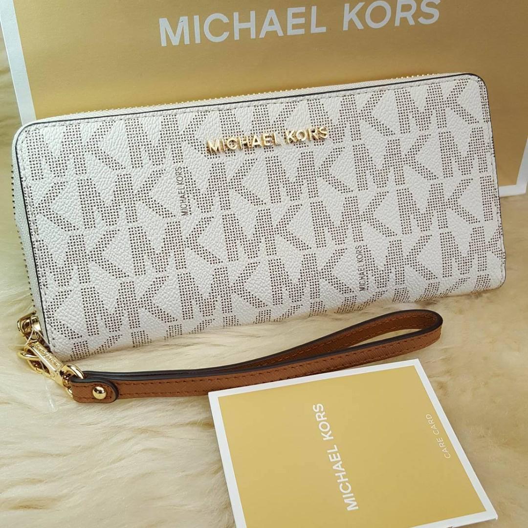 Michael Kors White PVC MK Signature Jet Set Zipper Wallet Clutch, Women's  Fashion, Bags & Wallets, Wallets & Card holders on Carousell