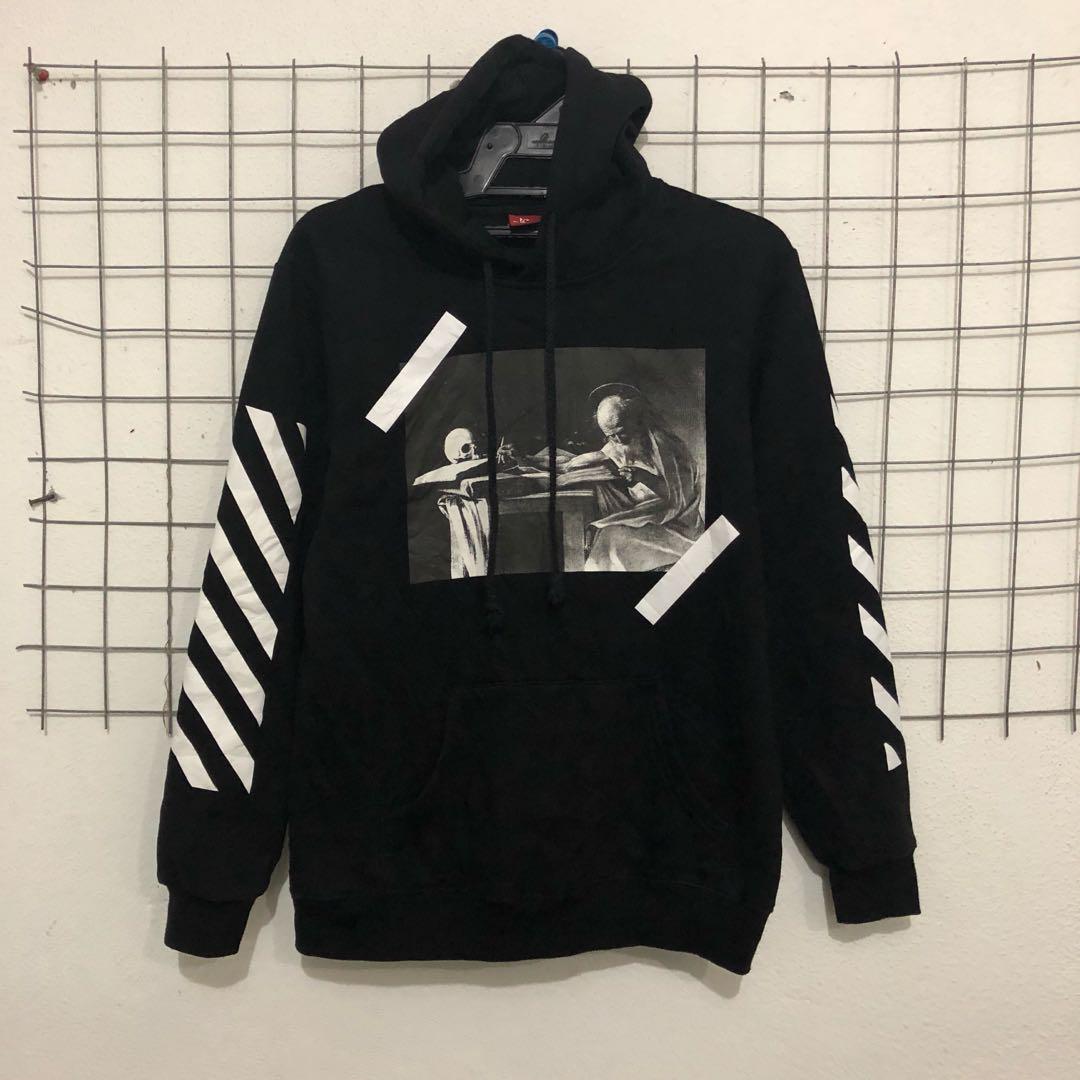 Off White (Category: Formal Shirts) located in Kota Bharu. Submitted by julesstore (Listing ID 186390247, Image 1). Description: Off White hoodie in a great and nice condition Item keluar dari guni. Maybe Copy .
