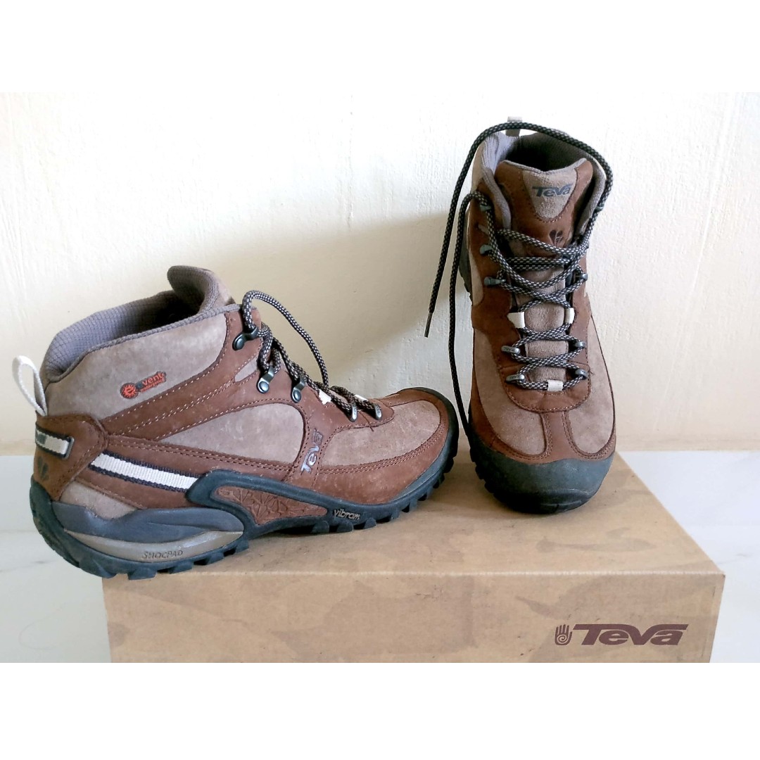 teva hiking footwear