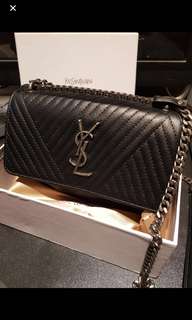 (Category: ) located in . Submitted by luxury.luv (Listing ID 186535061, Image 1). Description: .