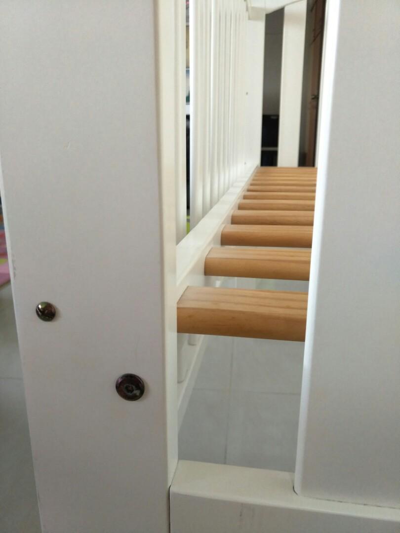 2nd hand baby cot, Babies & Kids, Baby Nursery & Kids Furniture, Cots