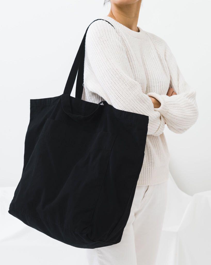 Giant pocket outlet tote