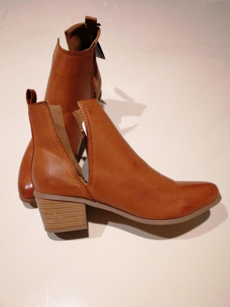 Brown heeled boots, Women's Fashion 
