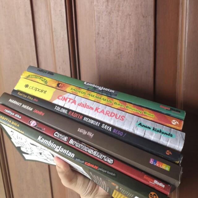 Buku raditya dika hampir lengkap, Buku & Alat Tulis, Buku di Carousell