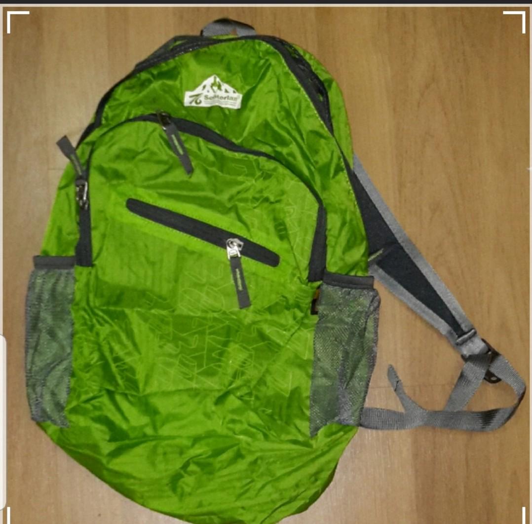 Folderable Day Pack (Category: Other Stationery & Craft) located in Singapore. Submitted by elegant (Listing ID 122987872, Image 3). Description: It is light and easy, small foldable and has five colours for you to choose :- Red ,Dack Blue ,Pink,Grey , and Green..