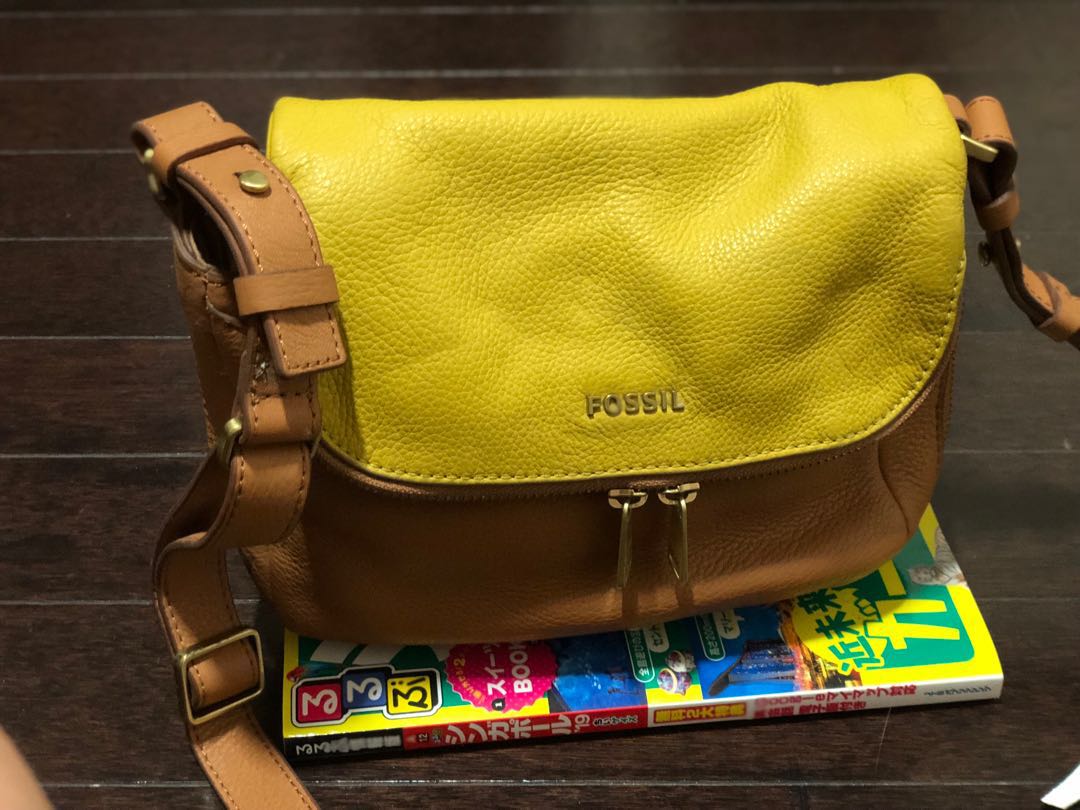 Fossil leather sling bag discount