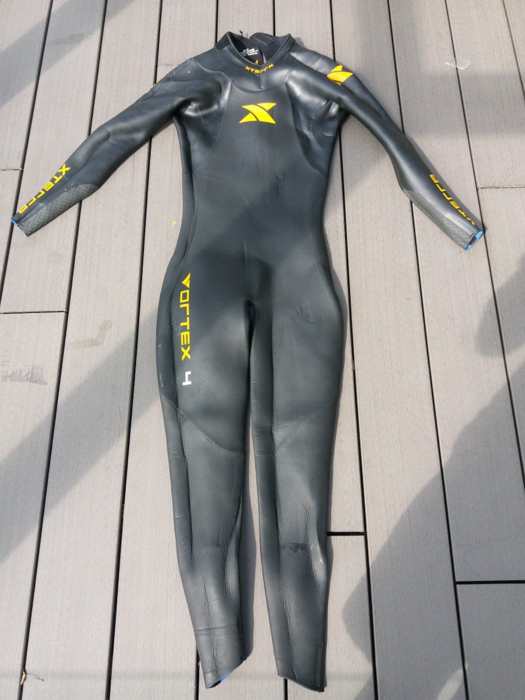 MENS XTERRA VORTEX 4 wetsuit, 男裝, 運動服裝 Carousell