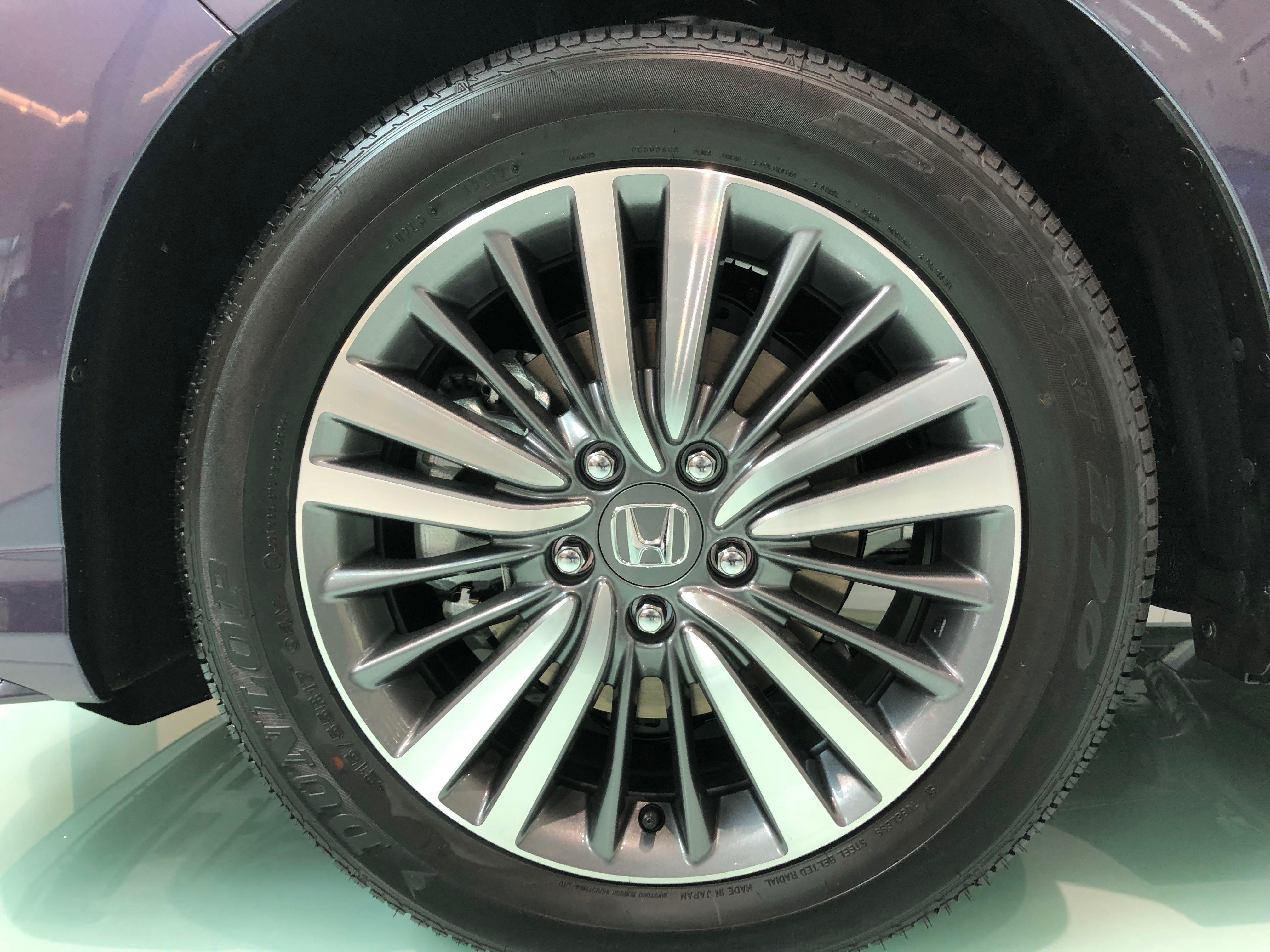 Original Honda Odyssey 17inch Rims and Dunlop SP Sport tyres, Car