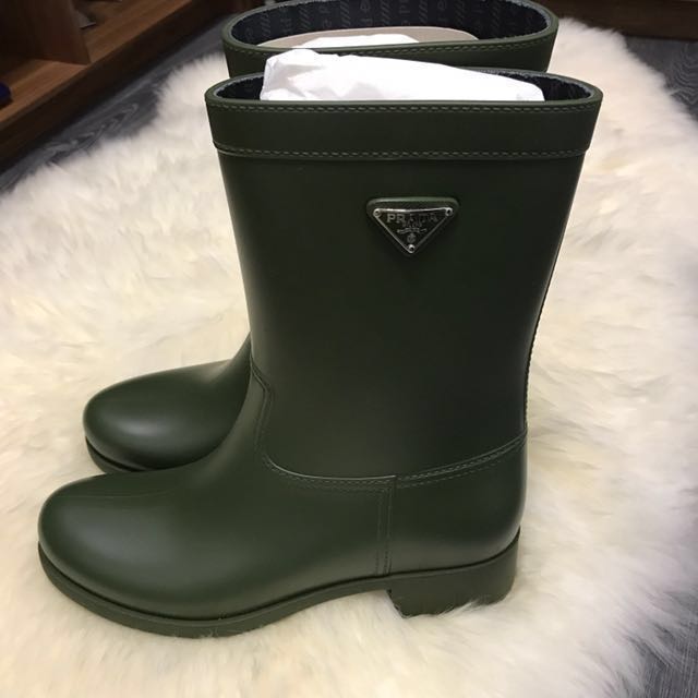 initial rain boots