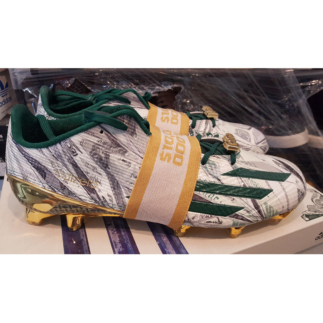 snoop dogg gold cleats