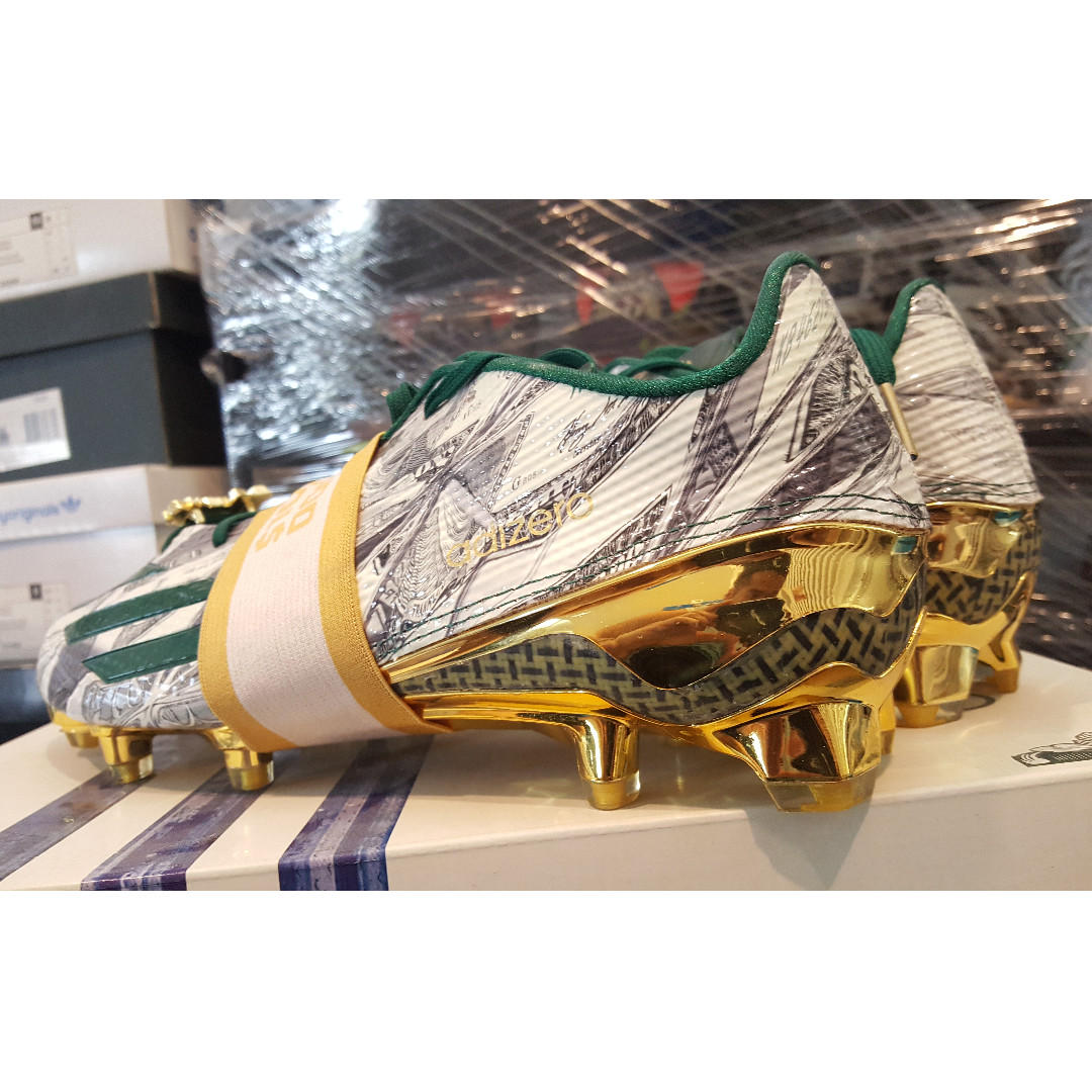 snoop dogg gold cleats