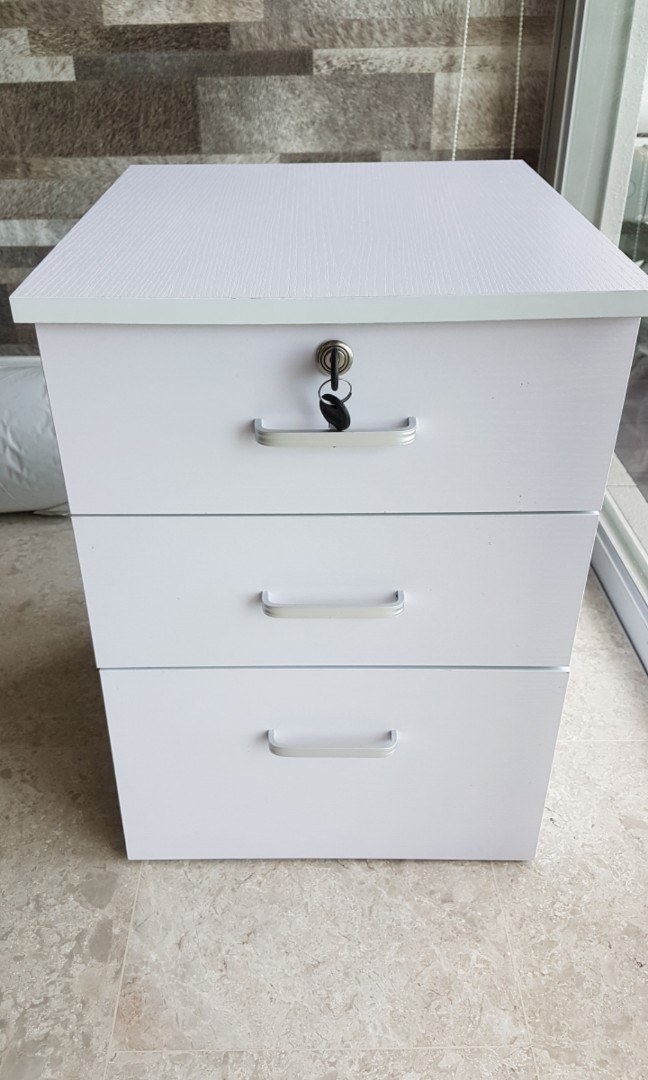 Bedside drawer deals with lock
