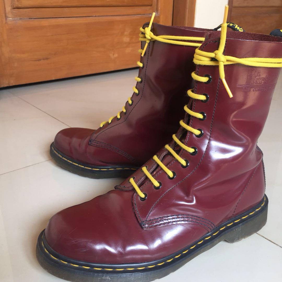Dr martens 10 discount hole cherry red