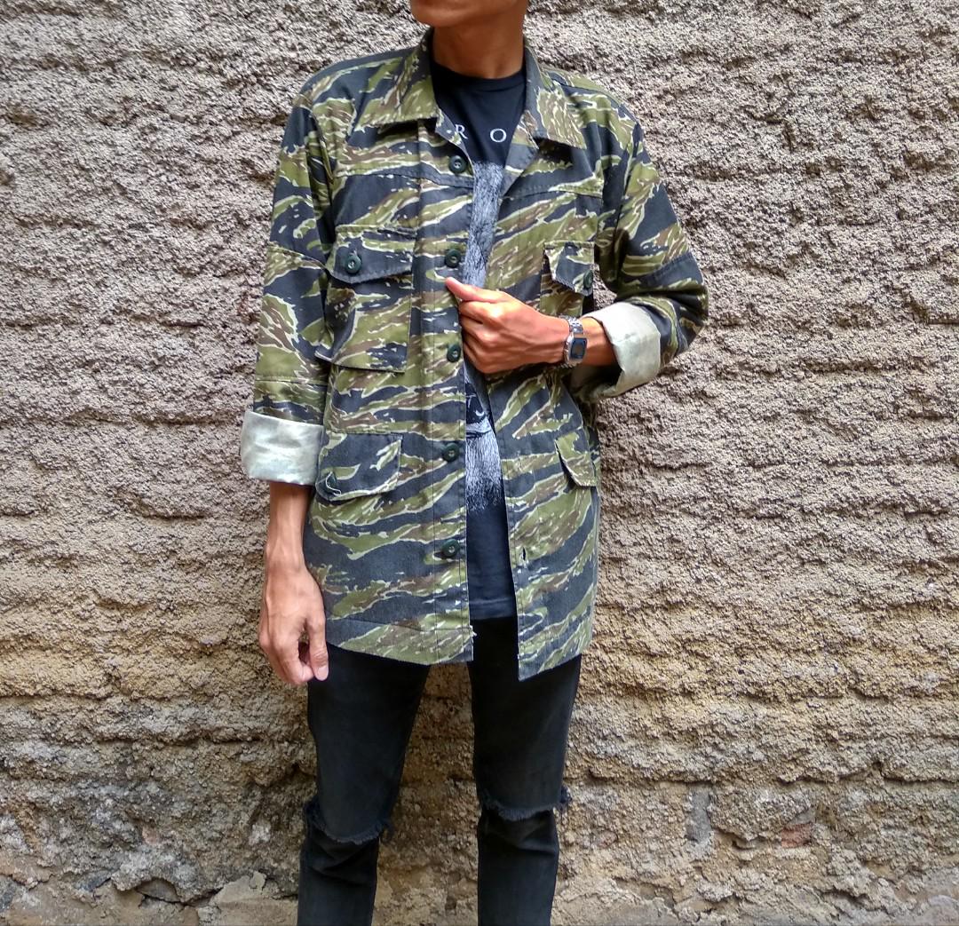 Jaket semi Parka Camo Tiger, Fesyen Pria, Pakaian di Carousell