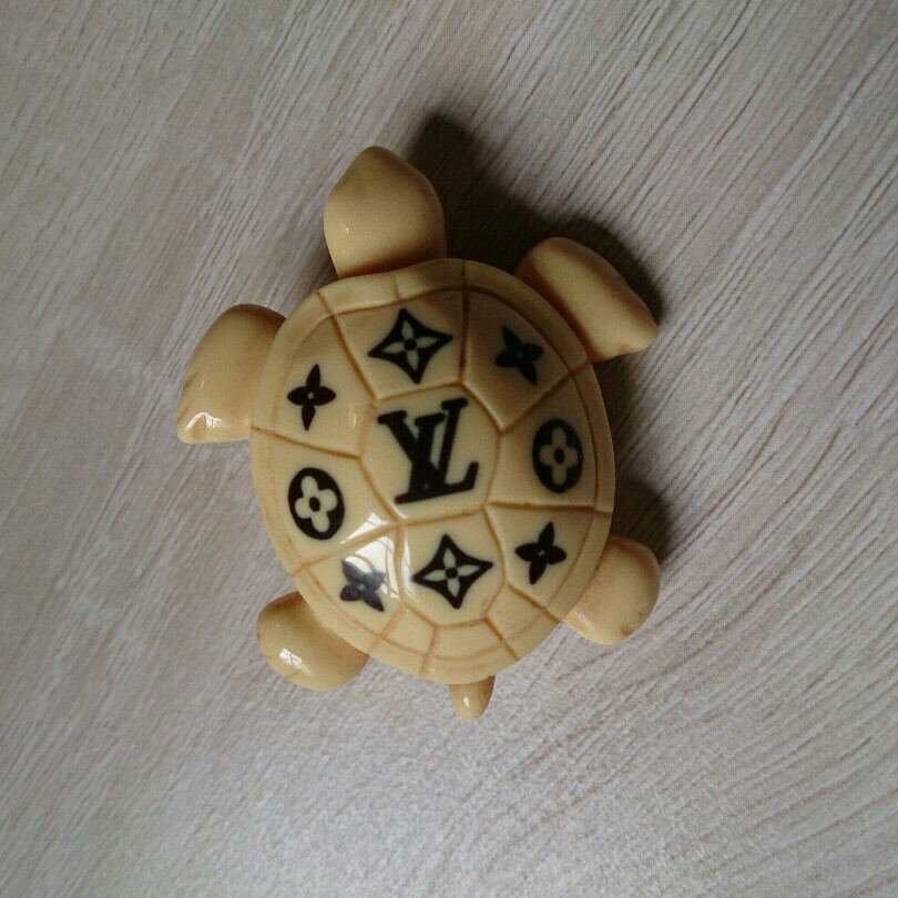 Louis Vuitton Brooch, Luxury, Accessories on Carousell
