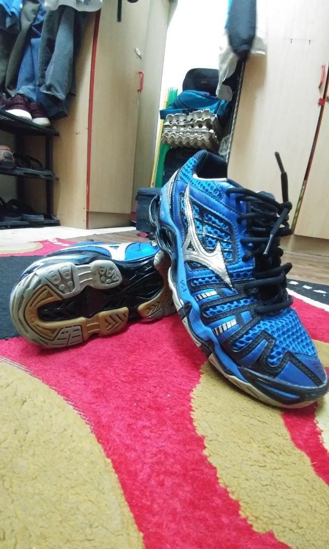 Mizuno tornado 8 Men s Fashion Activewear on Carousell