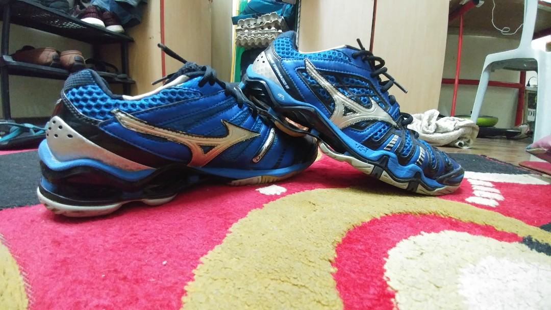 Mizuno tornado deals 8 biru
