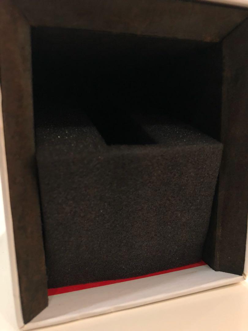 Nixon Watch Box (Category: Watches) located in Singapore. Submitted by slazy (Listing ID 186853533, Image 2). Description: Not using the box anymore. Includes outer box, inner box, and pillow..