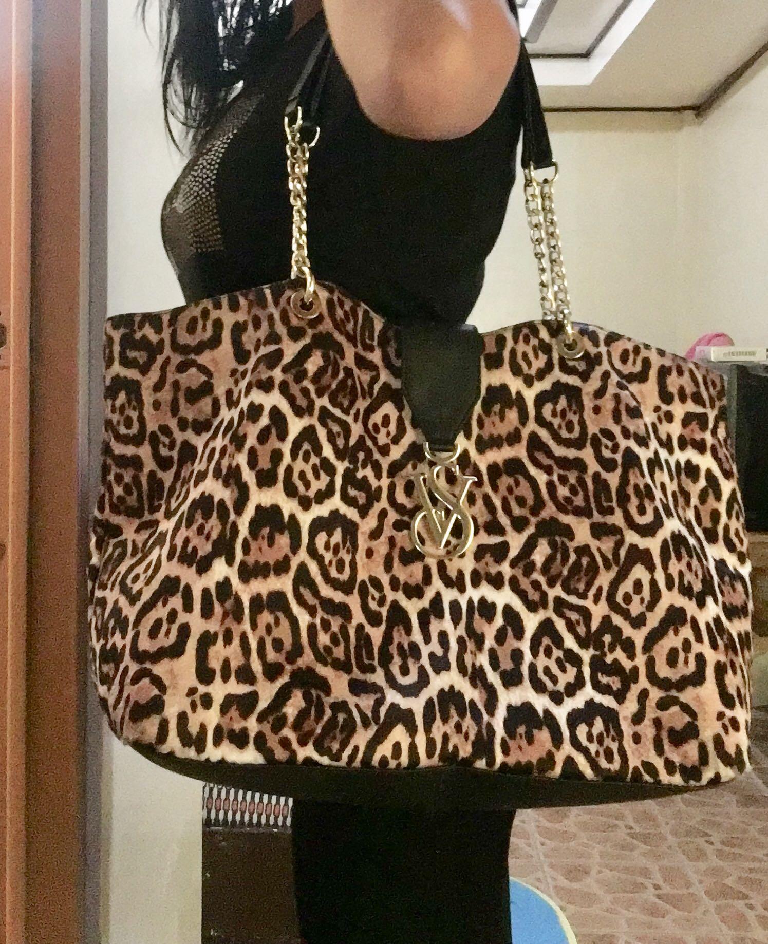 ORIGINAL VICTORIA'S SECRET TOTE BAG IN LEOPARD PRINT, Women's Fashion, Bags  & Wallets, Cross-body Bags on Carousell