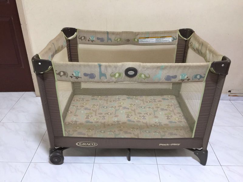 Graco travel cot, Babies & Kids, Baby Nursery & Kids Furniture, Cots ...