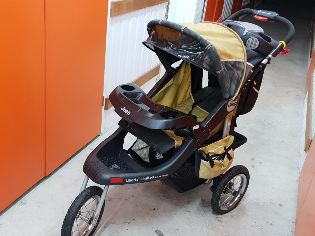 Jeep liberty limited stroller 2025