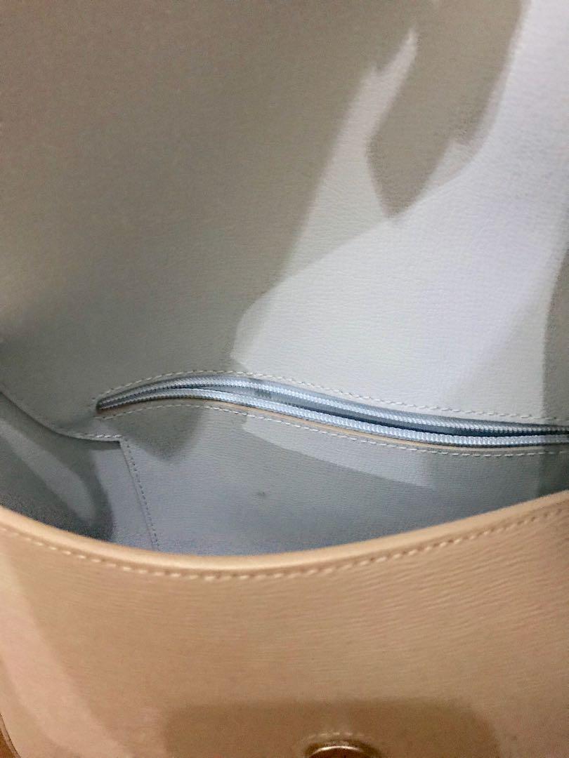 Longchamp Sling (Category: Luxury Bags & Wallets) located in Quezon City. Submitted by sourcedbym (Listing ID 186946007, Image 3). Description: Comes with dustbag and cards.