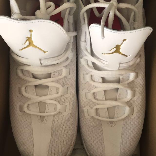Nike air jordan discount reveal white metallic gold