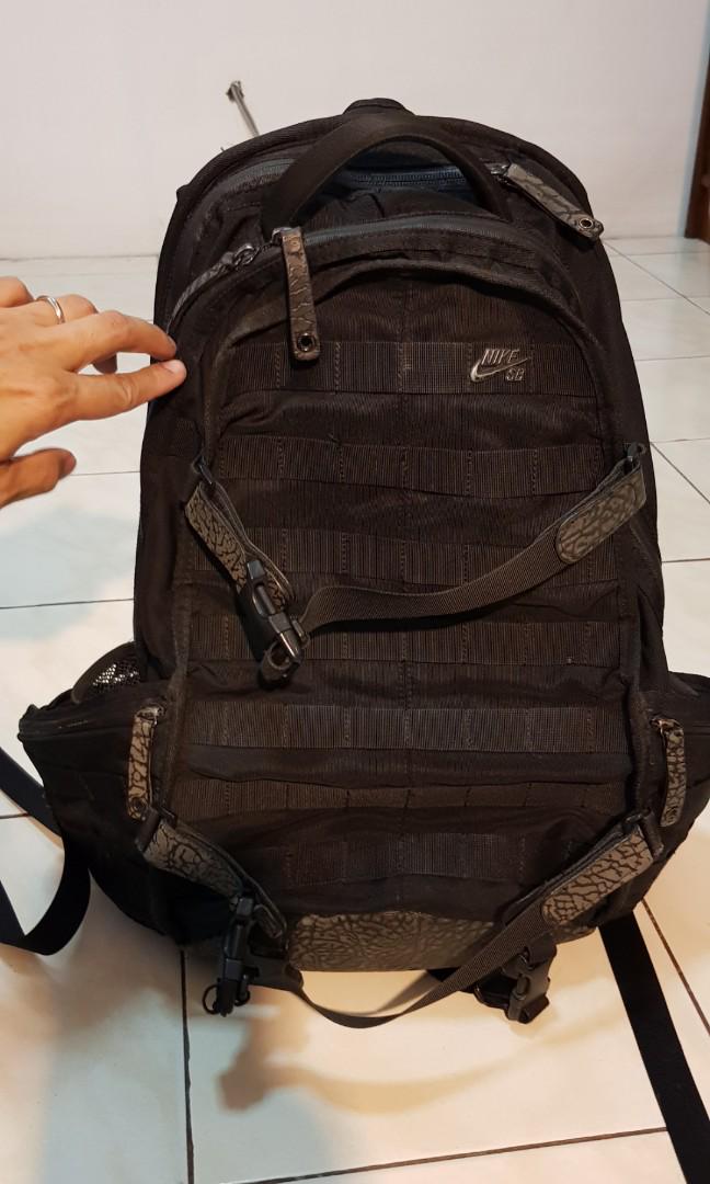nike sb backpack with skateboard